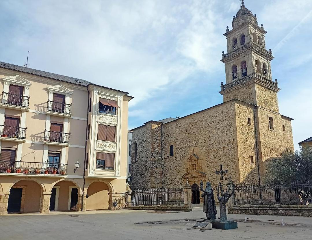 Apartamento Turistico Plaza Del Ayuntamiento Apartment Ponferrada Exterior photo